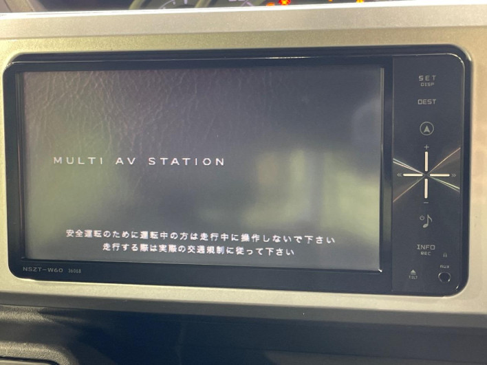 2016 Daihatsu Wake DBA-LA700S (UW-6a1904329e835)[14]