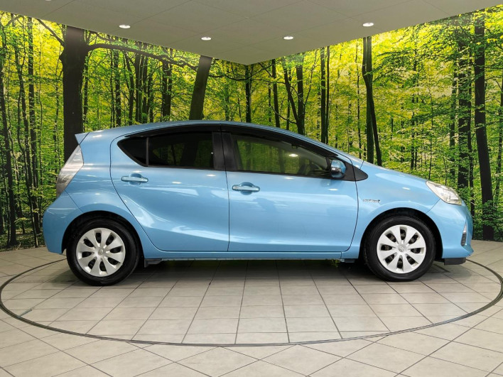 2012 Toyota Aqua DAA-NHP10 (UW-6a1904b0af083)[16]
