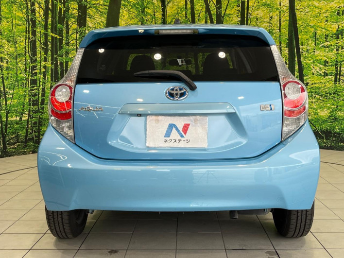2012 Toyota Aqua DAA-NHP10 (UW-6a1904b0af083)[24]