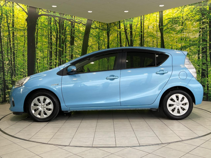 2012 Toyota Aqua DAA-NHP10 (UW-6a1904b0af083)[20]