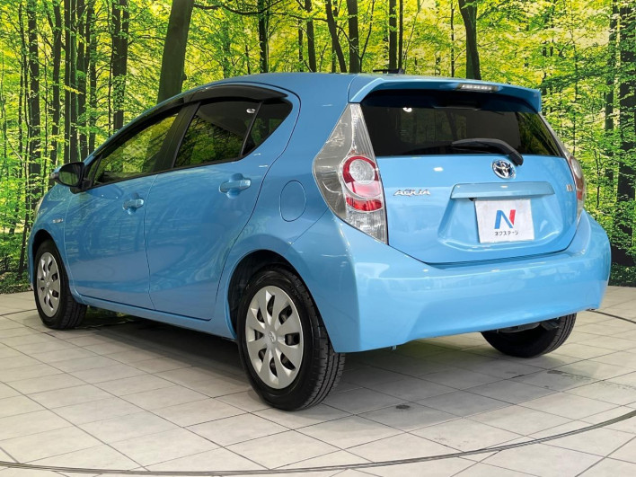 2012 Toyota Aqua DAA-NHP10 (UW-6a1904b0af083)[19]