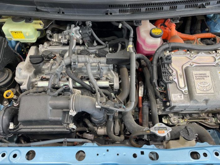 2012 Toyota Aqua DAA-NHP10 (UW-6a1904b0af083)[4]