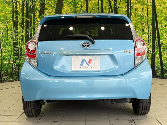 2012 Toyota Aqua DAA-NHP10 (UW-6a1904b0af083)[18]