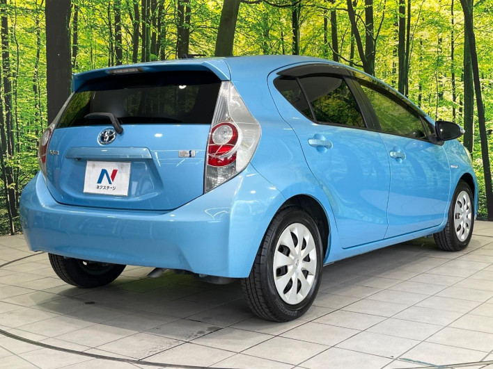 2012 Toyota Aqua DAA-NHP10 (UW-6a1904b0af083)[17]