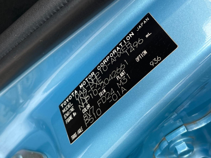 2012 Toyota Aqua DAA-NHP10 (UW-6a1904b0af083)[1]