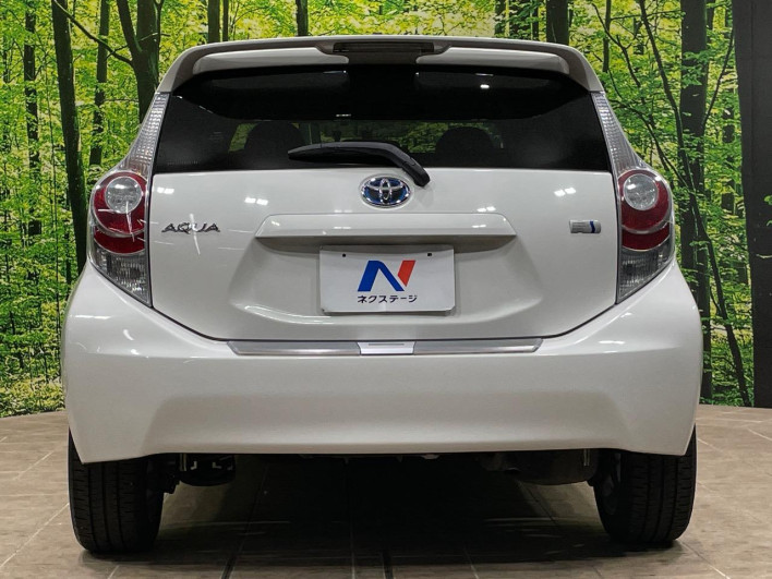 2012 Toyota Aqua DAA-NHP10 (UW-6a1904b39665a)[17]
