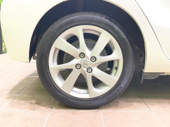 2012 Toyota Aqua DAA-NHP10 (UW-6a1904b39665a)[7]