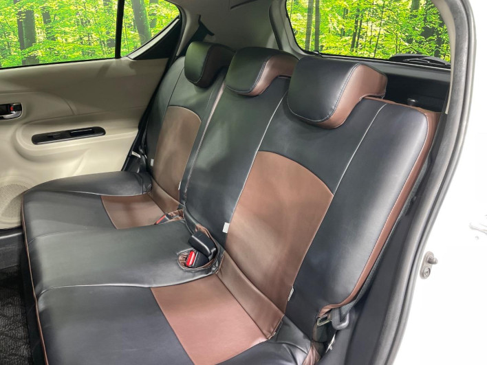 2012 Toyota Aqua DAA-NHP10 (UW-6a1904b39665a)[11]