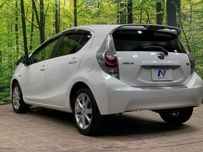 2012 Toyota Aqua DAA-NHP10 (UW-6a1904b39665a)[18]