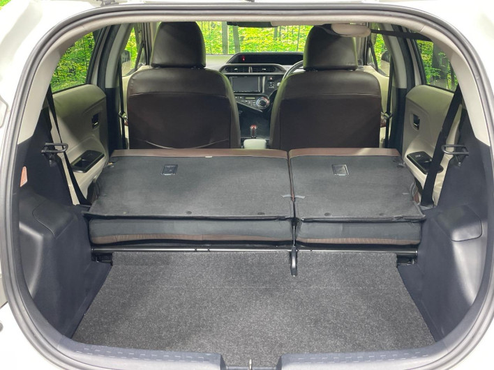 2012 Toyota Aqua DAA-NHP10 (UW-6a1904b39665a)[24]