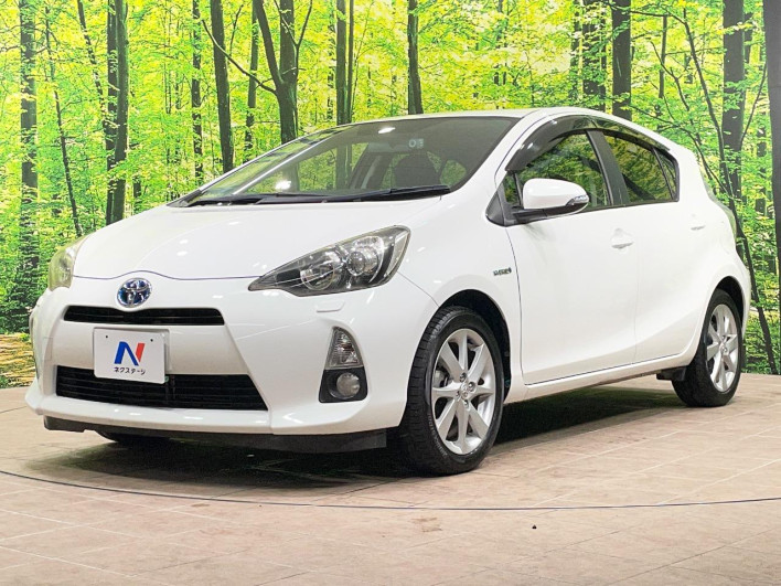 2012 Toyota Aqua DAA-NHP10 (UW-6a1904b39665a)[12]
