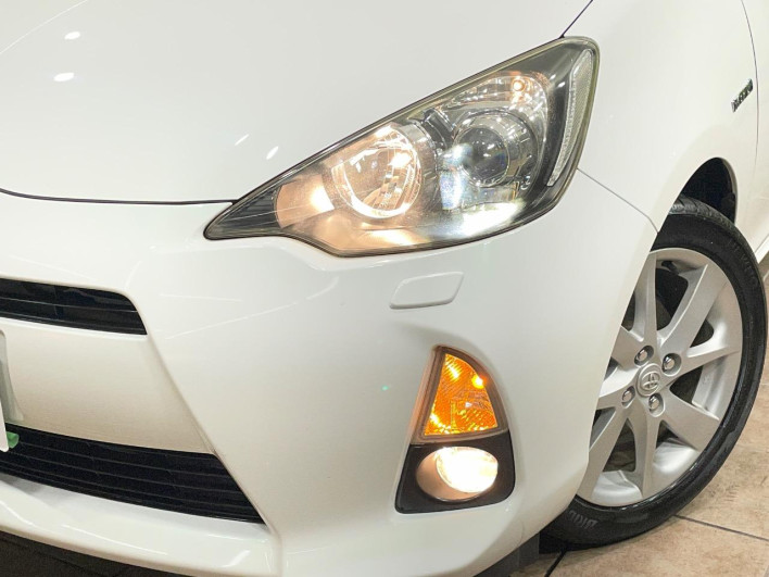 2012 Toyota Aqua DAA-NHP10 (UW-6a1904b39665a)[9]