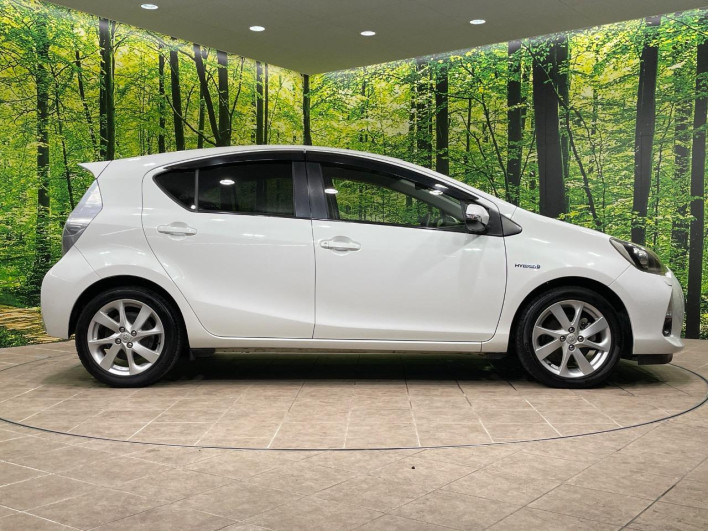 2012 Toyota Aqua DAA-NHP10 (UW-6a1904b39665a)[15]
