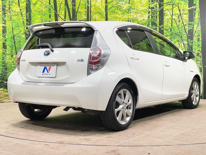 2012 Toyota Aqua DAA-NHP10 (UW-6a1904b39665a)[16]