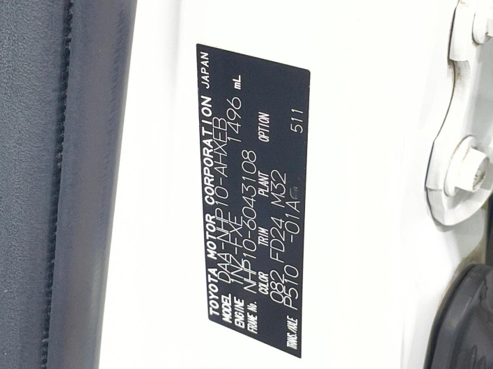 2012 Toyota Aqua DAA-NHP10 (UW-6a1904b39665a)[1]
