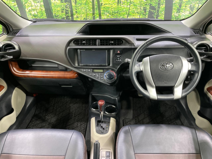 2012 Toyota Aqua DAA-NHP10 (UW-6a1904b39665a)[29]