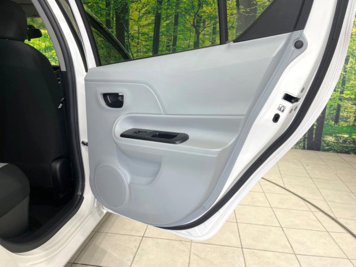 2013 Toyota Aqua DAA-NHP10 (UW-6a1904b3c1c38)[7]