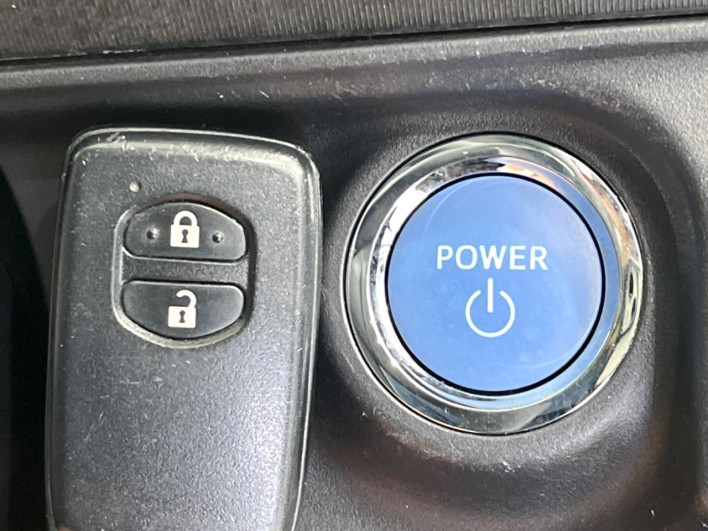 2013 Toyota Aqua DAA-NHP10 (UW-6a1904b3c1c38)[26]