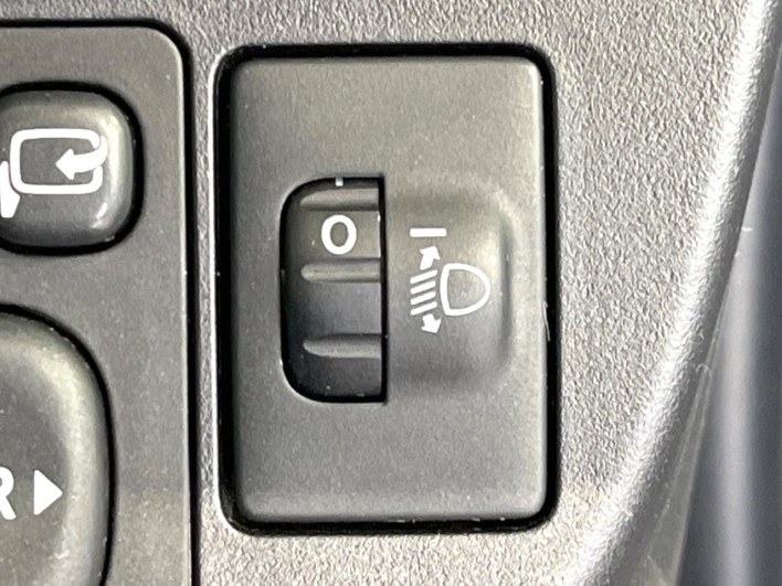 2013 Toyota Aqua DAA-NHP10 (UW-6a1904b3c1c38)[28]