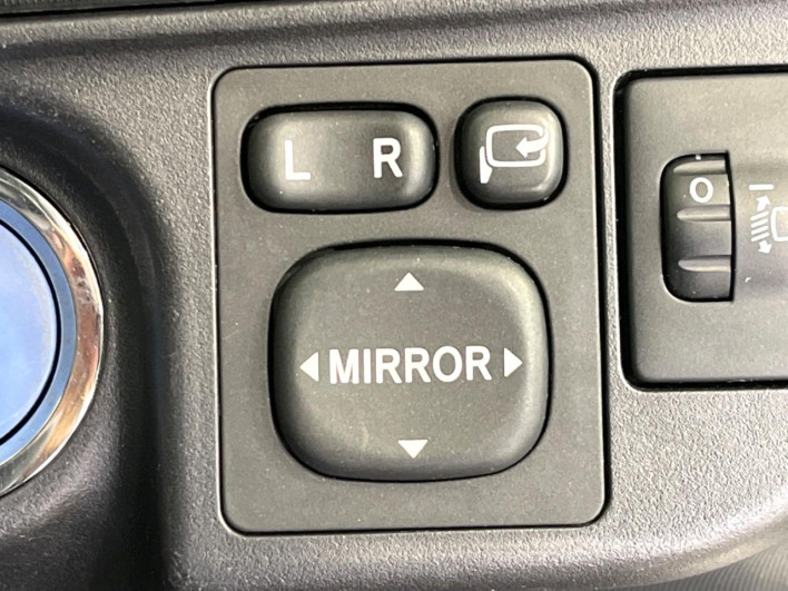 2013 Toyota Aqua DAA-NHP10 (UW-6a1904b3c1c38)[27]