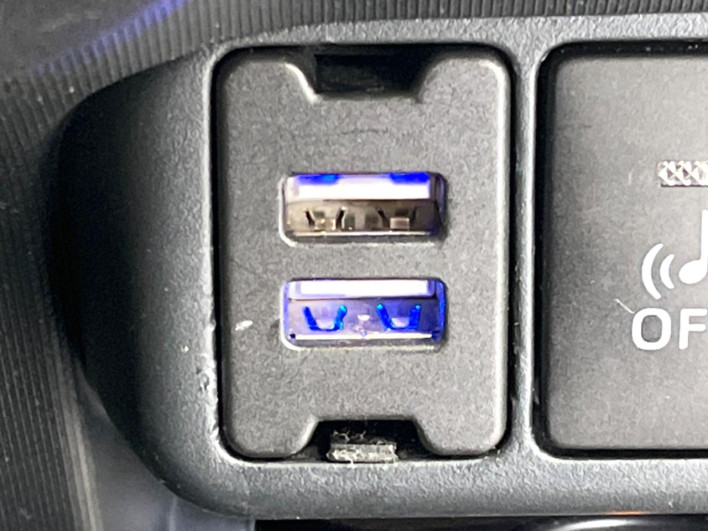 2013 Toyota Aqua DAA-NHP10 (UW-6a1904b3c1c38)[29]