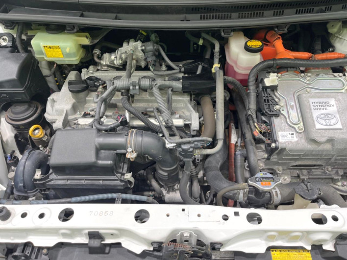 2013 Toyota Aqua DAA-NHP10 (UW-6a1904b3c1c38)[5]