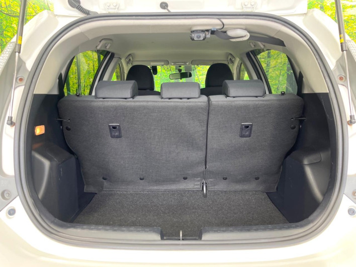 2013 Toyota Aqua DAA-NHP10 (UW-6a1904b3c1c38)[19]