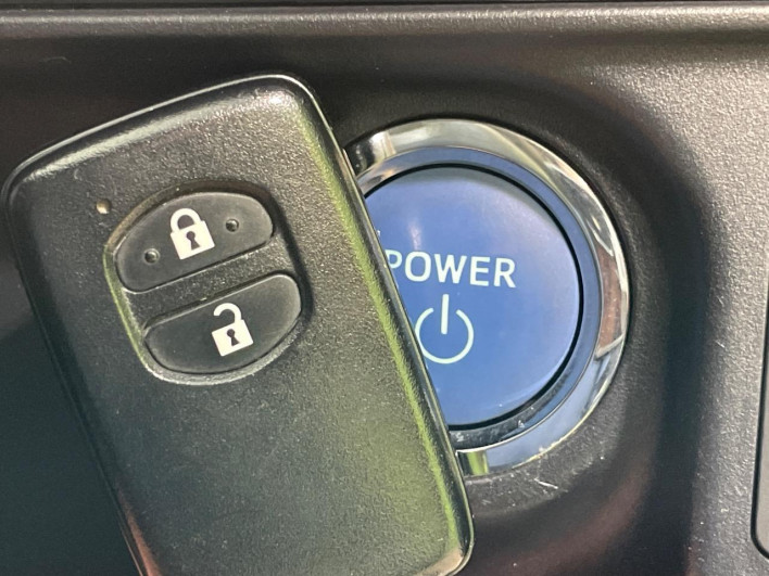 2017 Toyota Aqua DAA-NHP10 (UW-6a1904b84ba4f)[6]