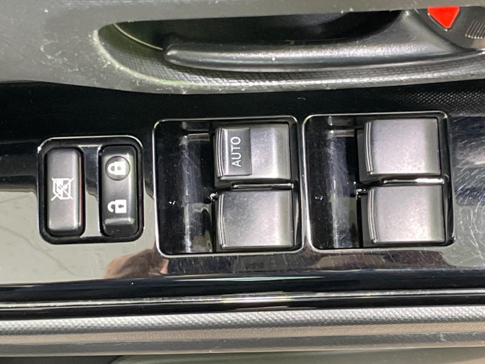 2017 Toyota Aqua DAA-NHP10 (UW-6a1904b84ba4f)[5]