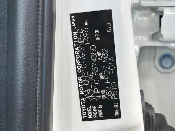2017 Toyota Aqua DAA-NHP10 (UW-6a1904b84ba4f)[1]