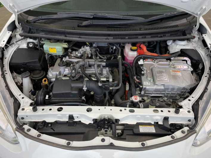 2017 Toyota Aqua DAA-NHP10 (UW-6a1904b84ba4f)[4]