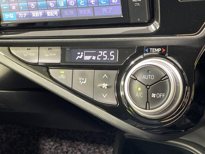 2017 Toyota Aqua DAA-NHP10 (UW-6a1904b84ba4f)[18]