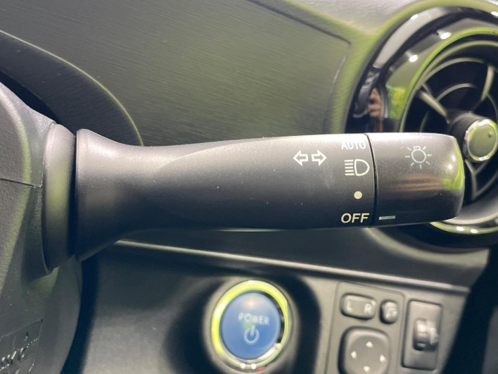 2017 Toyota Aqua DAA-NHP10 (UW-6a1904b84ba4f)[13]