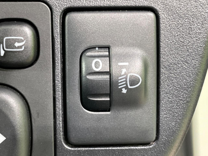2017 Toyota Aqua DAA-NHP10 (UW-6a1904b84ba4f)[7]