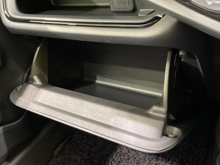 2017 Toyota Aqua DAA-NHP10 (UW-6a1904b84ba4f)[24]
