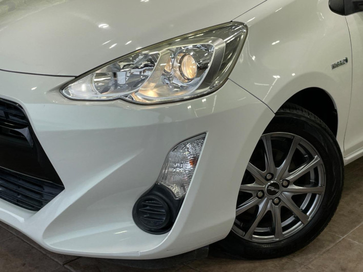 2017 Toyota Aqua DAA-NHP10 (UW-6a1904b84ba4f)[25]