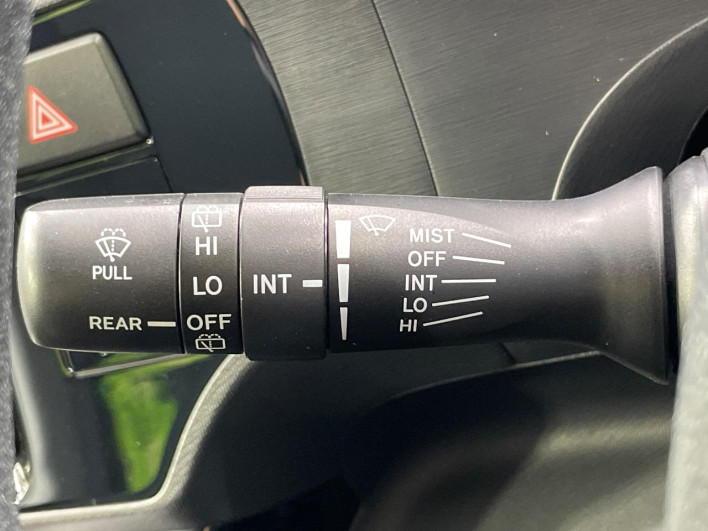 2017 Toyota Aqua DAA-NHP10 (UW-6a1904b84ba4f)[14]