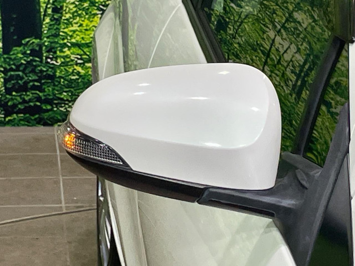 2017 Toyota Aqua DAA-NHP10 (UW-6a1904b84ba4f)[26]