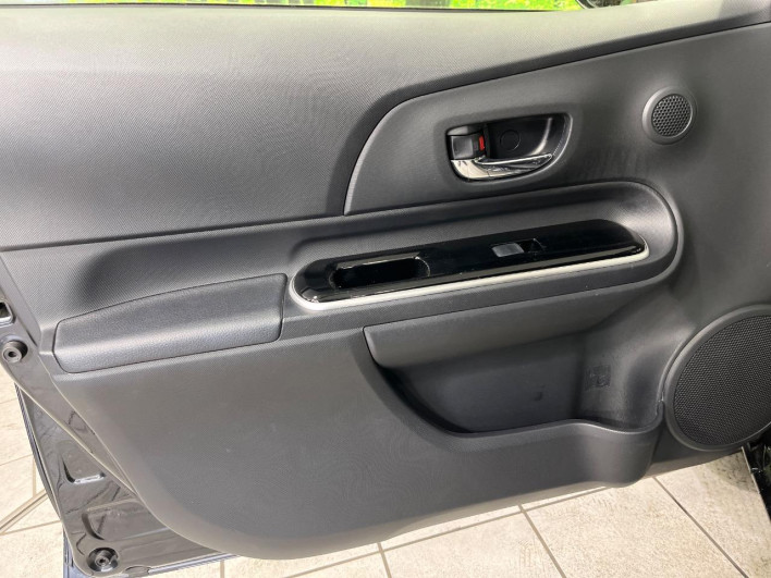 2017 Toyota Aqua DAA-NHP10 (UW-6a1904b85d670)[26]