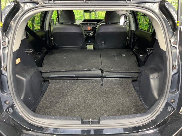 2017 Toyota Aqua DAA-NHP10 (UW-6a1904b85d670)[23]
