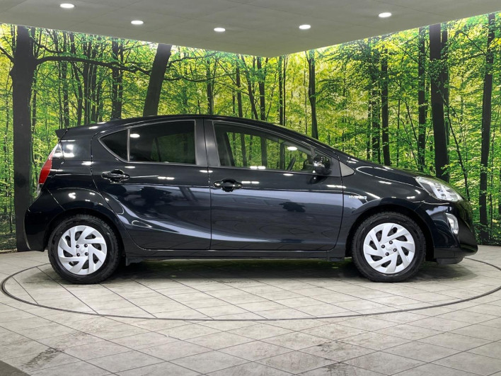 2017 Toyota Aqua DAA-NHP10 (UW-6a1904b85d670)[17]