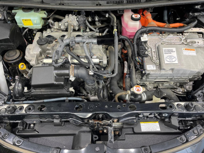 2017 Toyota Aqua DAA-NHP10 (UW-6a1904b85d670)[4]