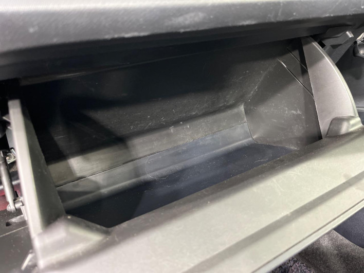 2017 Toyota Aqua DAA-NHP10 (UW-6a1904b85d670)[28]