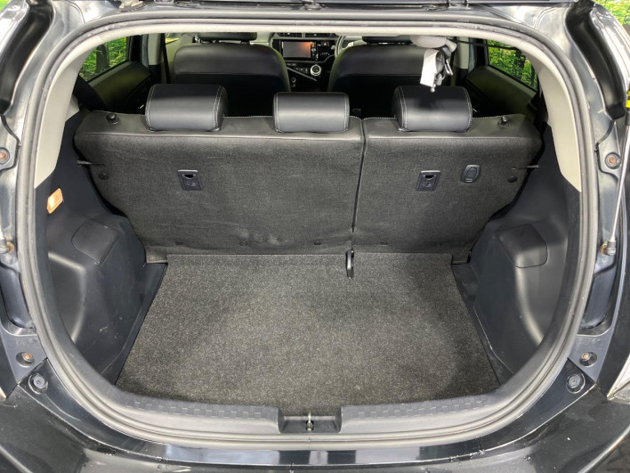 2017 Toyota Aqua DAA-NHP10 (UW-6a1904b85d670)[22]