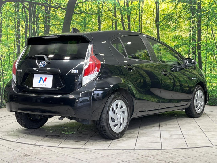 2017 Toyota Aqua DAA-NHP10 (UW-6a1904b85d670)[18]