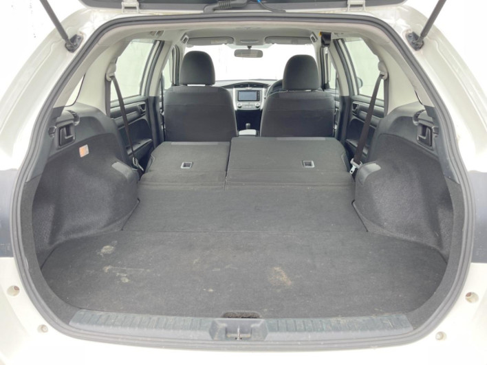 2016 Toyota Corolla Fielder DAA-NKE165G (UW-6a1904bd46906)[10]