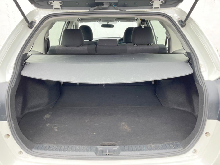 2016 Toyota Corolla Fielder DAA-NKE165G (UW-6a1904bd46906)[9]