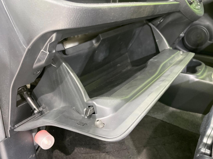 2016 Toyota Vitz DBA-NSP130 (UW-6a1904bedd6a2)[25]