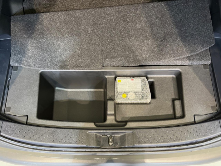2015 Toyota Sienta DBA-NSP170G (UW-6a1904bf2934a)[27]