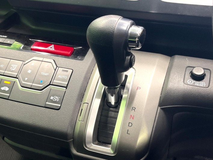 2011 Honda Step Wagon DBA-RK1 (UW-6a1904cdd9648)[15]